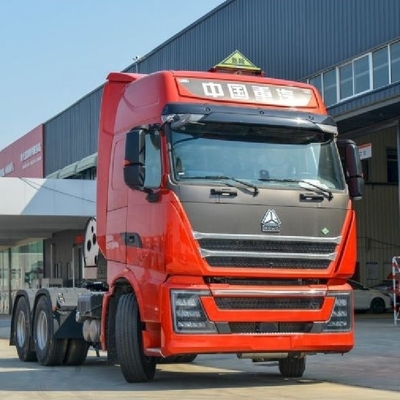 6 cylindres HOWO TH7 4*2 6*4 Tracteur CHG Tête de camion GNL pour le transport de marchandises dangereuses