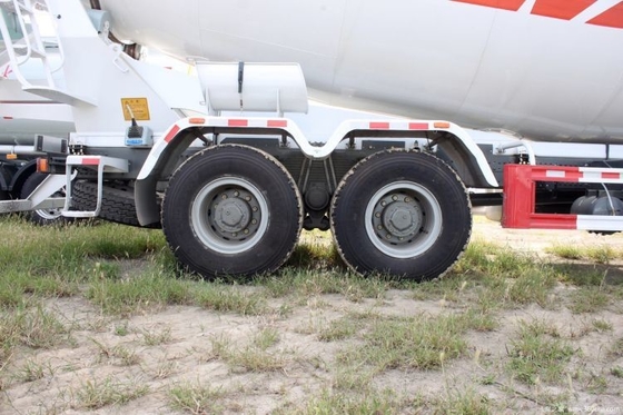 Camion lourd national HOWO 8X4 5.5 Carré Camion mélangeur de béton et capacité de 2-25m3