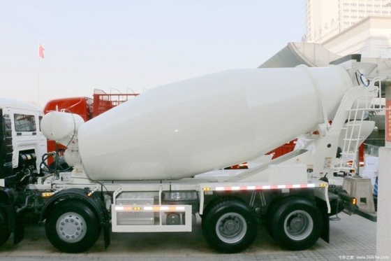 HOWO T5G 340HP 8X4 camion de mélangeur de béton carré avec norme d'émission Euro 2/3/4/5
