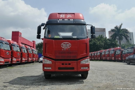 Faw Jiefang J6M 350HP Tracteur 4X2 lourd camion avec siège du conducteur en suspension pneumatique