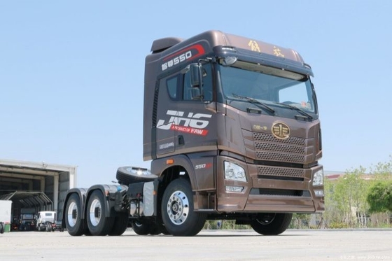Jiefang JH6 6x4 4x2 8x4 Tracteur avec suspension pneumatique siège du conducteur et système multimédia