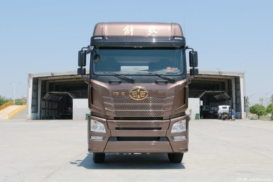Jiefang JH6 6x4 4x2 8x4 Tracteur avec suspension pneumatique siège du conducteur et système multimédia