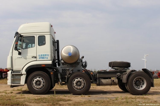 SinotruK Haohan J7G 251 350 chevaux Tête de camion GNL avec 12 changements vers l' avant à prix abordable