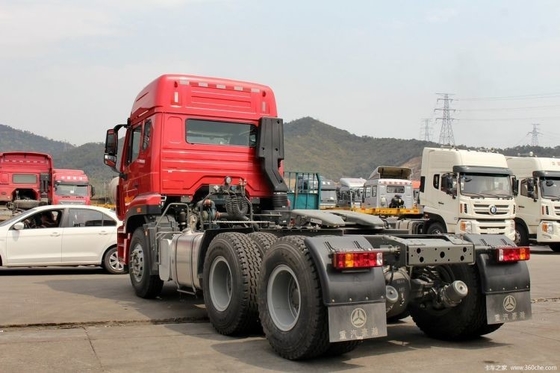 SinotruK Haohan J7B 4*2 6*4 camion de traction au GNL à CHG avec une capacité de réservoir de carburant de 400 à 500 litres