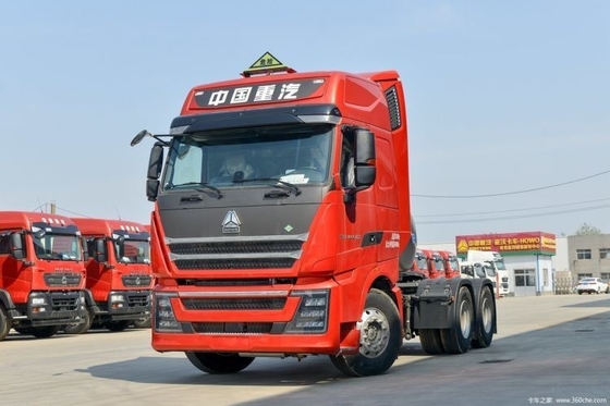 6 cylindres HOWO TH7 4*2 6*4 Tracteur CHG Tête de camion GNL pour le transport de marchandises dangereuses