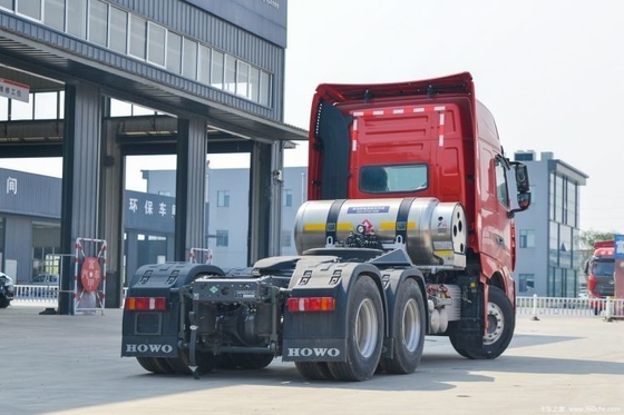 6 cylindres HOWO TH7 4*2 6*4 Tracteur CHG Tête de camion GNL pour le transport de marchandises dangereuses