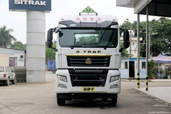 Sinotruk SITRAK C7H 6X4 440 chevaux camion lourd pour le transport de produits chimiques dangereux à un