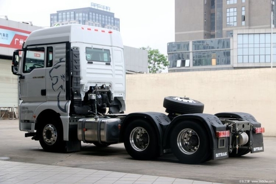 Sinotruk SITRAK C7H 6X4 440 chevaux camion lourd pour le transport de produits chimiques dangereux à un
