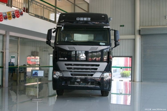 Les véhicules de traction HOWO A7 6x4 d'occasion avec une capacité de réservoir de carburant de 400-500 L et un moteur SINOTRUCK
