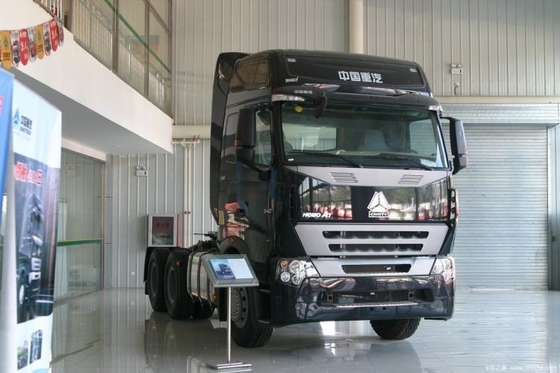 Les véhicules de traction HOWO A7 6x4 d'occasion avec une capacité de réservoir de carburant de 400-500 L et un moteur SINOTRUCK