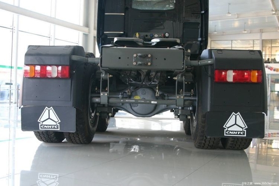Les véhicules de traction HOWO A7 6x4 d'occasion avec une capacité de réservoir de carburant de 400-500 L et un moteur SINOTRUCK