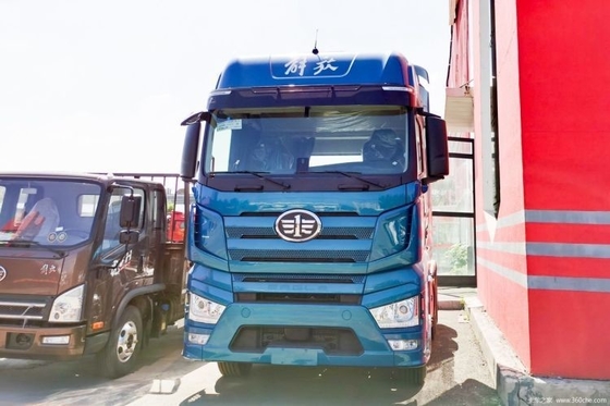 FAW Jiefang J7 GNL CHG 371 375HP 4*2 6*4 6*2 Tracteur de charge à vitesse maximale de 120 km/h