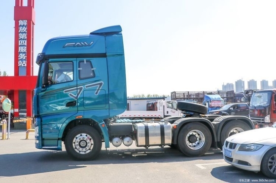 FAW Jiefang J7 GNL CHG 371 375HP 4*2 6*4 6*2 Tracteur de charge à vitesse maximale de 120 km/h