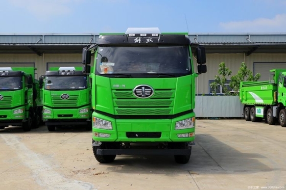 Conduite à droite, type 12 à virage vers l'avant, numéro 460 chevaux, 8x4 6,5 m. Camion à ordures pour boutique.