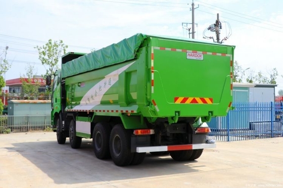 Conduite à droite, type 12 à virage vers l'avant, numéro 460 chevaux, 8x4 6,5 m. Camion à ordures pour boutique.