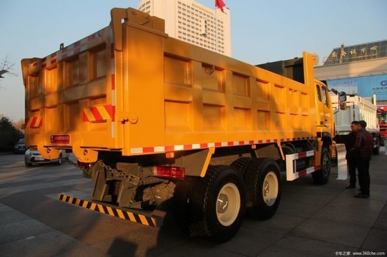 10 Changement vers l'avant SINOTRUCK Haohan J5G 310hp 6X4 5,8m camion de décharge à une compétition