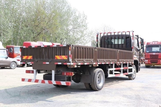 23 chaudes boutique voitures d'occasion SINOTRUCK HOWo NX carte moyenne 220 chevaux 4x2 6,75m Hurdle Truck