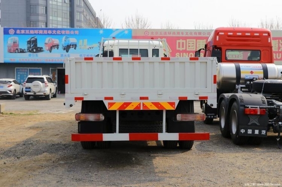 Camion à clôture à chaud de 6x2 7,8 m Sinotruk HOWO T5G Camion lourd de 270 chevaux avec dimension de réservoir de chargement