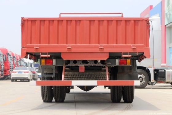 185 chevaux Dongfeng Liuqi Chenglong M3 4X2 6.8m camion camion de marchandises avec une technologie d'économie de carburant